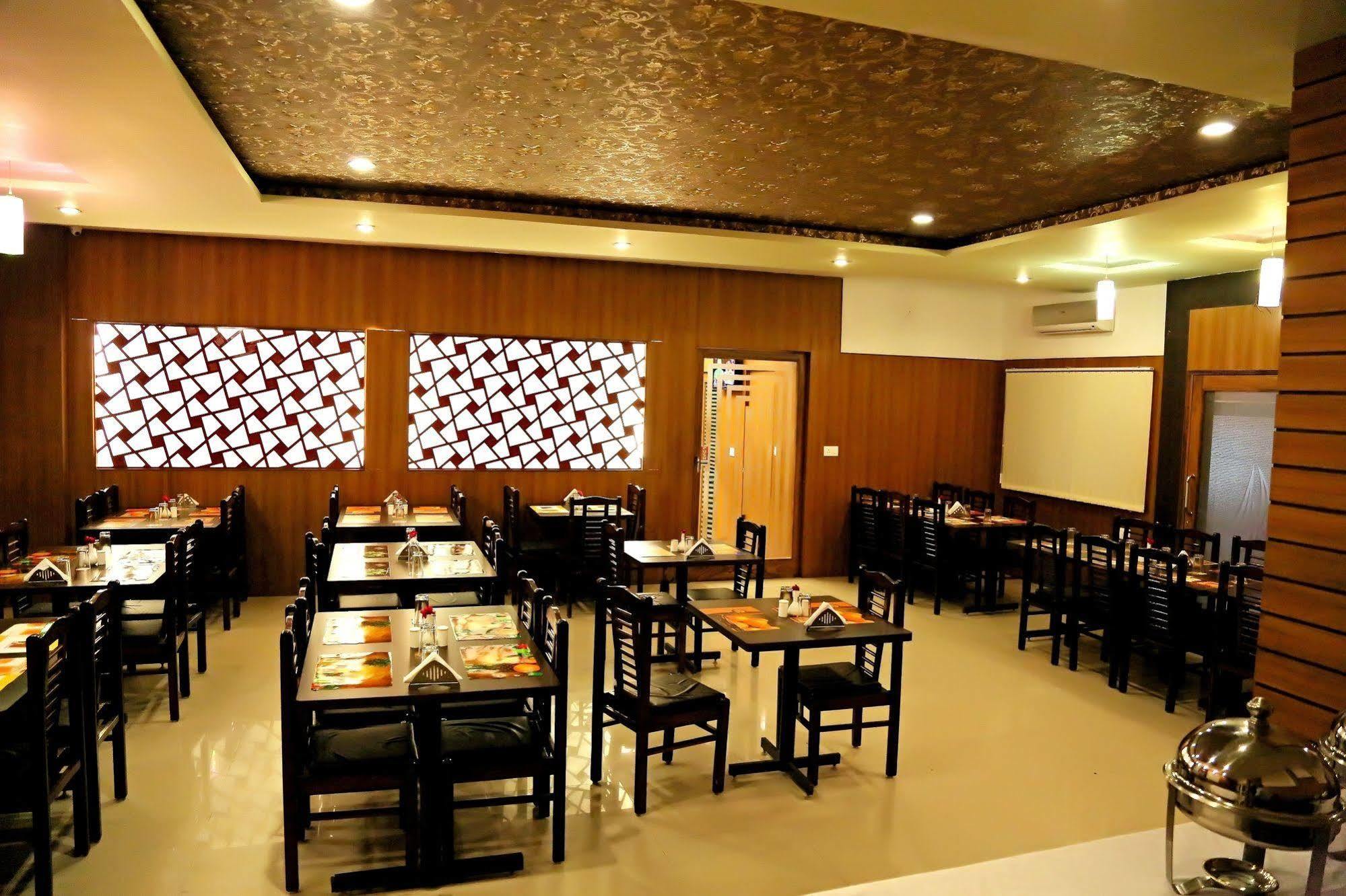 Narayans Leela Inn Udaipur Ngoại thất bức ảnh