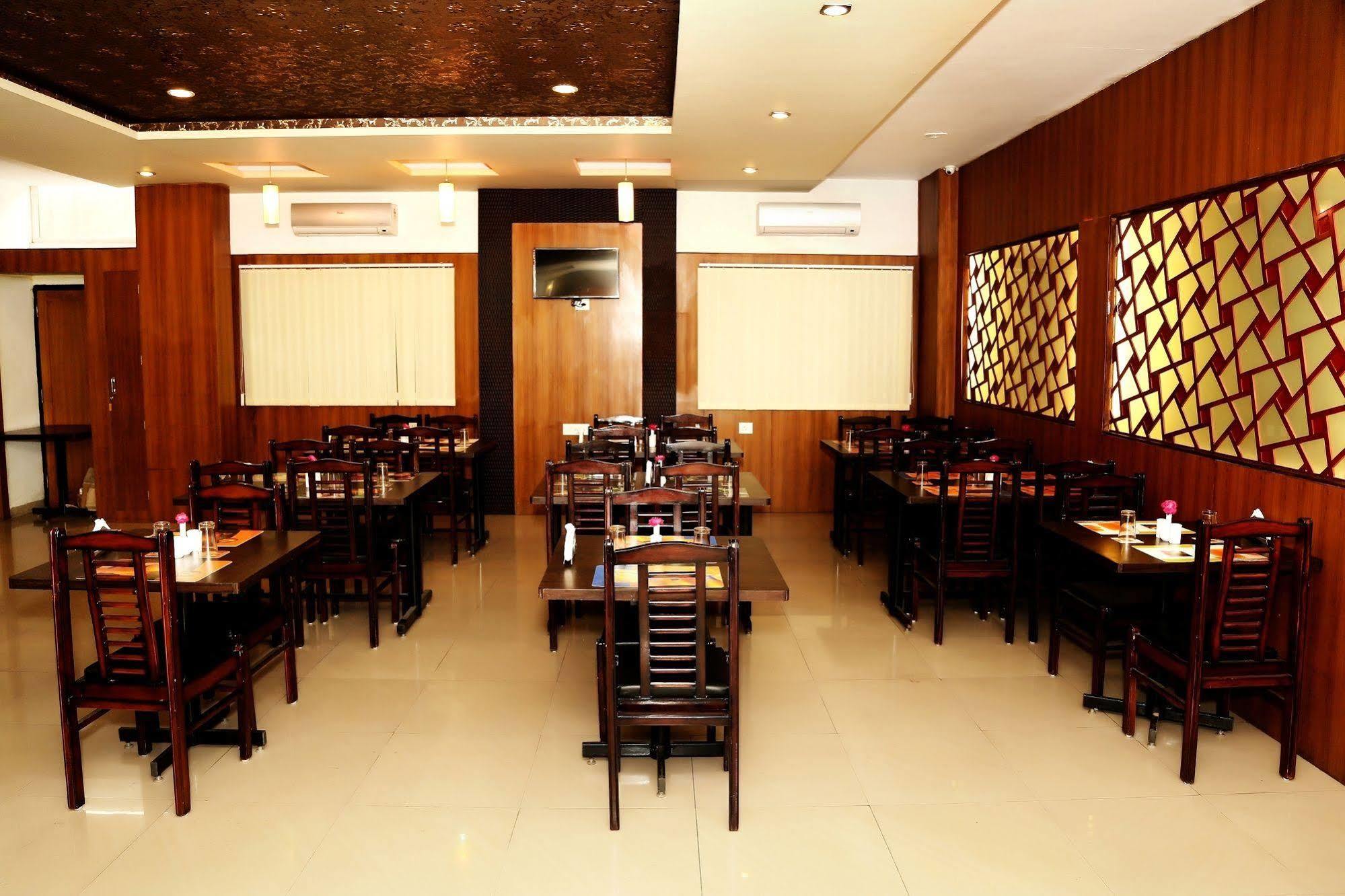 Narayans Leela Inn Udaipur Ngoại thất bức ảnh